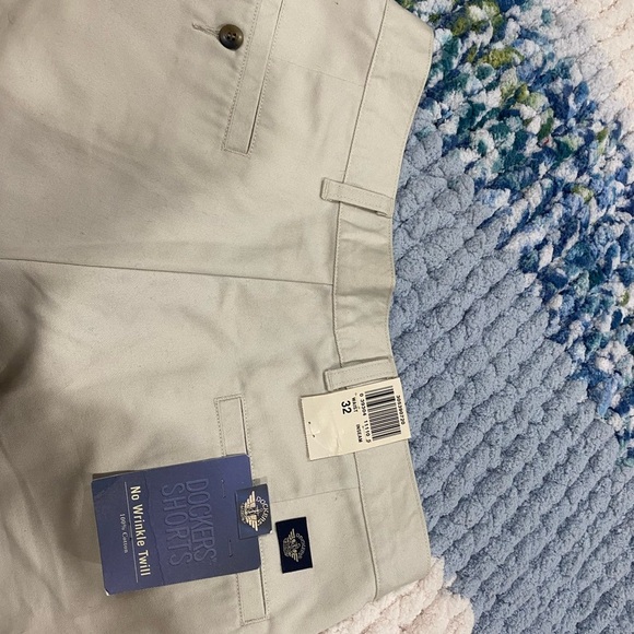 Dockers Gray Flat Front Shorts Casual Style- Men’s waist 32 (NWT) - Picture 3 of 8